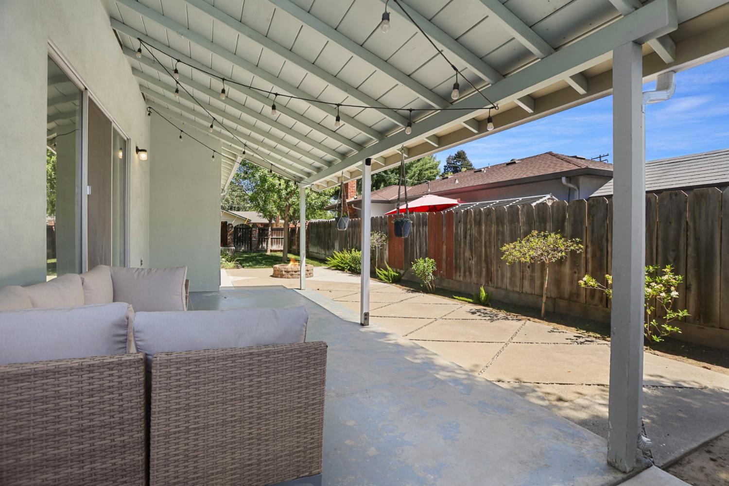 1518 Carverwood Dr, Modesto, CA 95350