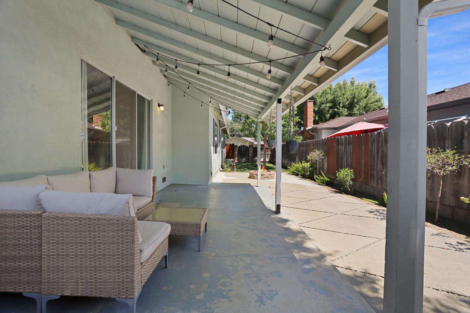 1518 Carverwood Dr, Modesto, CA 95350
