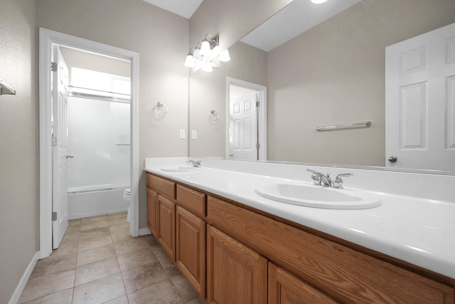 15015 Torrey Pines Cir, Chowchilla, CA 93610