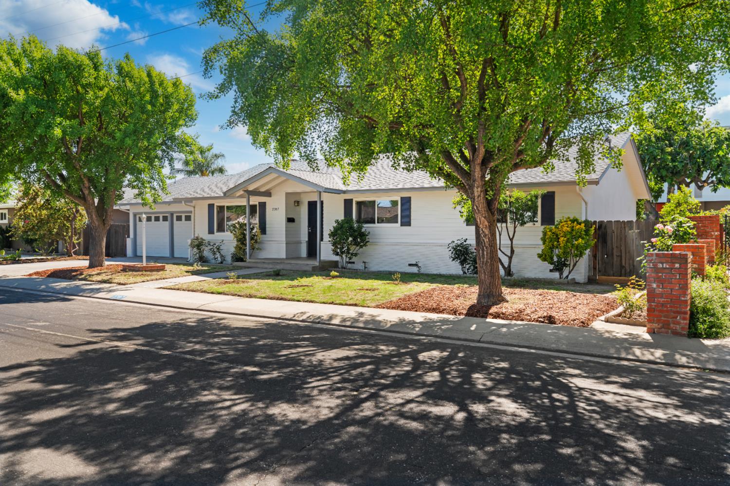 2707 Warwick Ln, Modesto, CA 95350