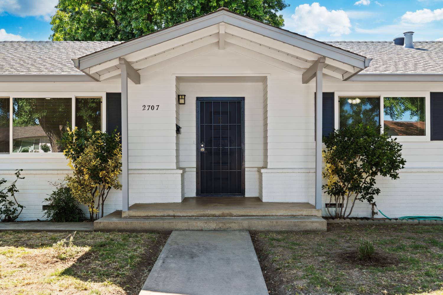 2707 Warwick Ln, Modesto, CA 95350