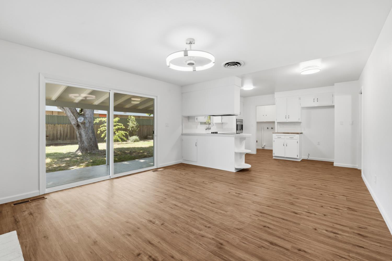 2707 Warwick Ln, Modesto, CA 95350