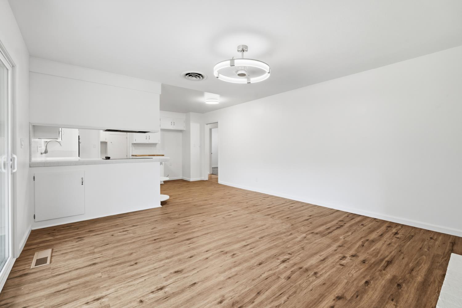 2707 Warwick Ln, Modesto, CA 95350