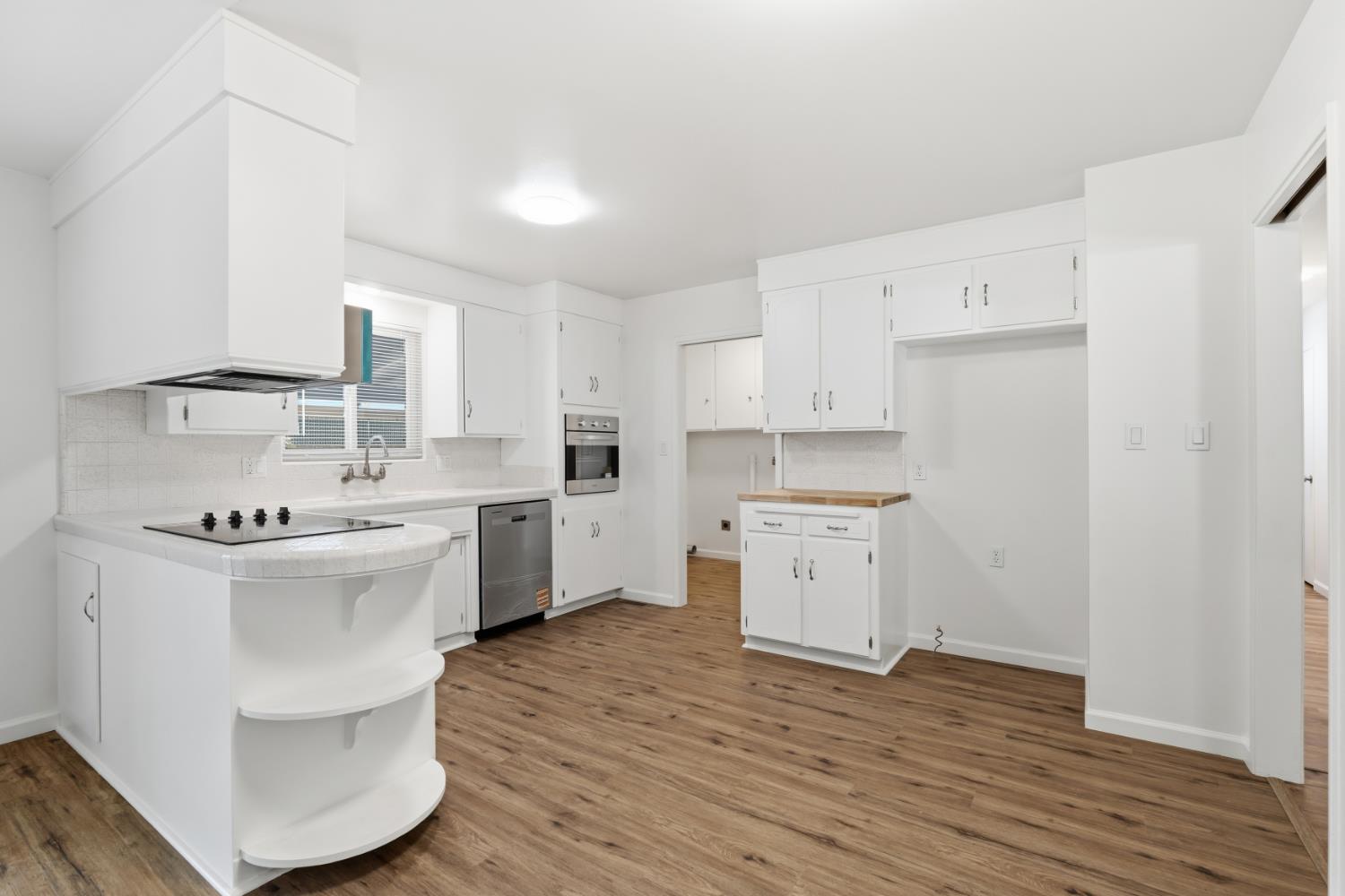 2707 Warwick Ln, Modesto, CA 95350