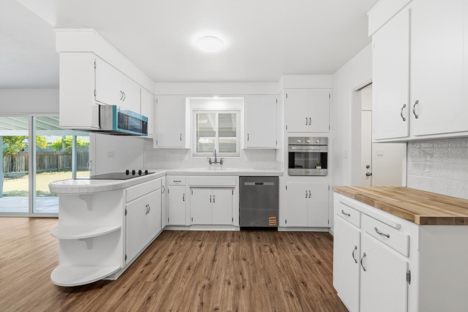 2707 Warwick Ln, Modesto, CA 95350
