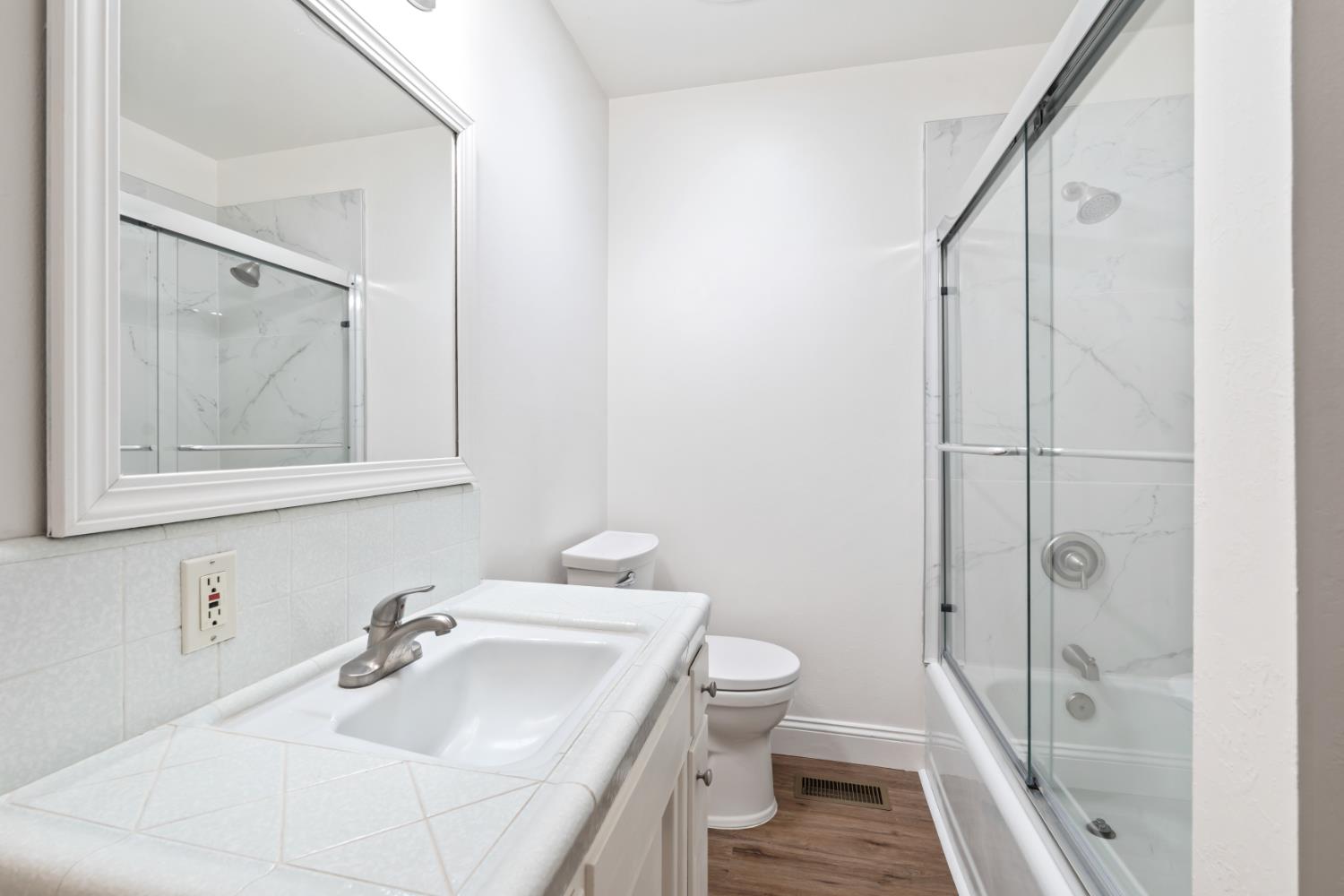 2707 Warwick Ln, Modesto, CA 95350