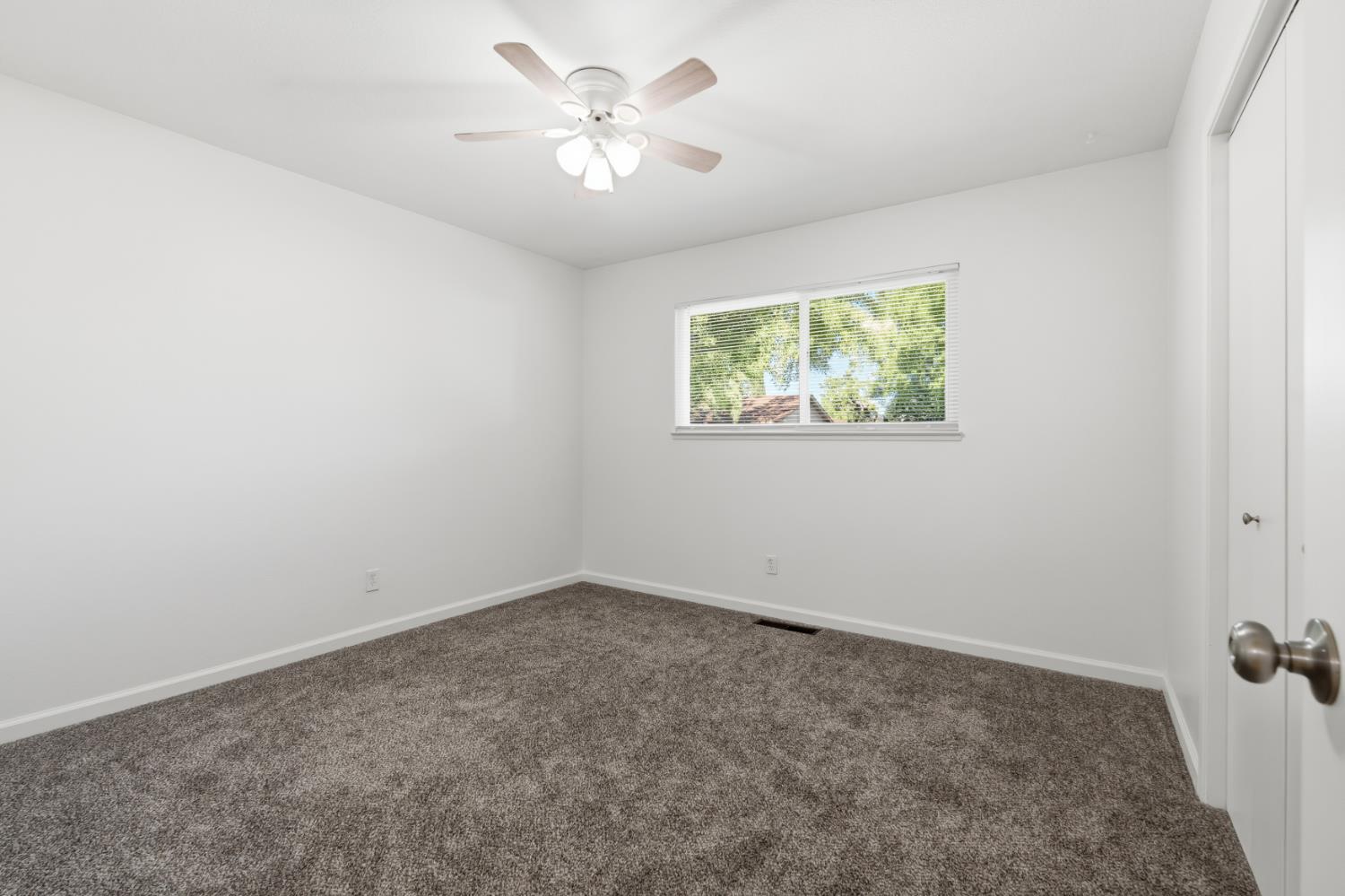 2707 Warwick Ln, Modesto, CA 95350
