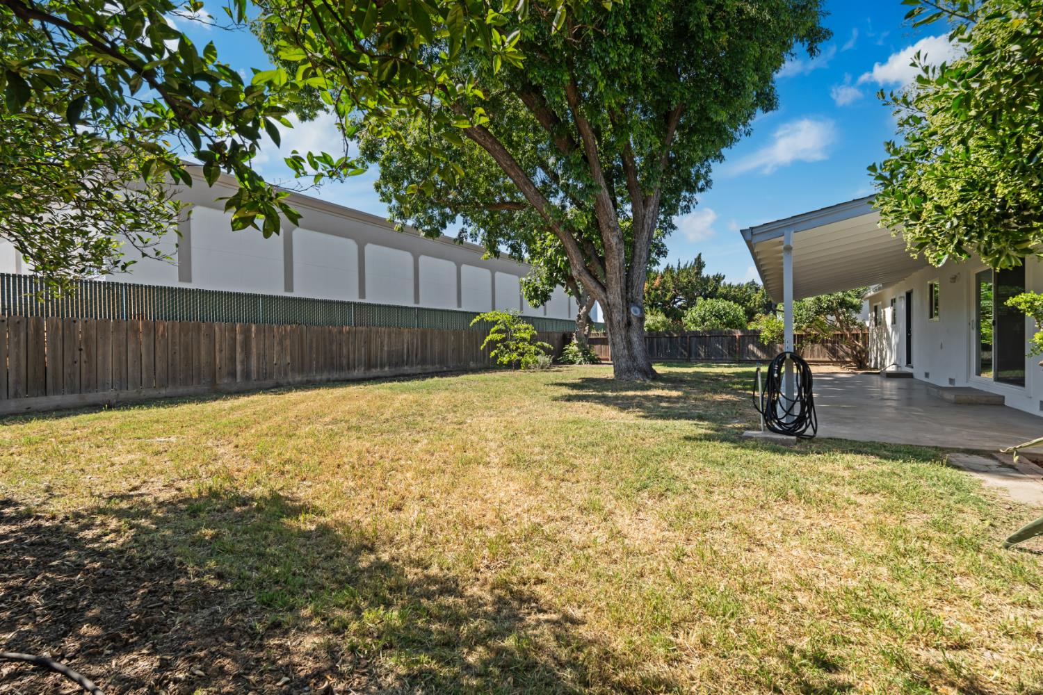 2707 Warwick Ln, Modesto, CA 95350