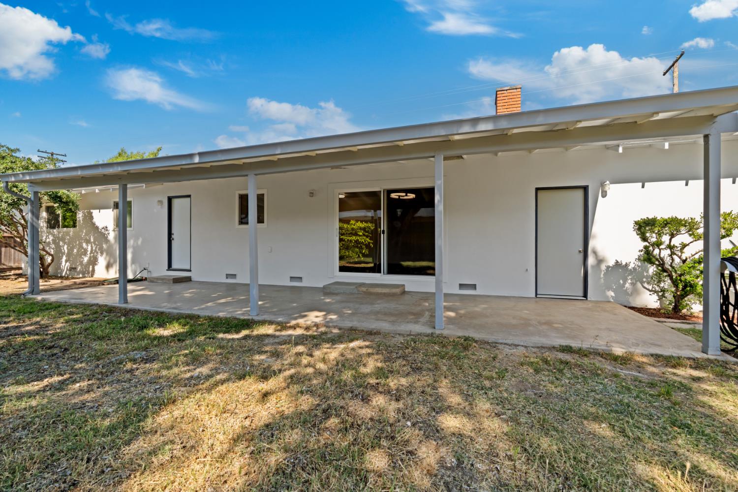 2707 Warwick Ln, Modesto, CA 95350