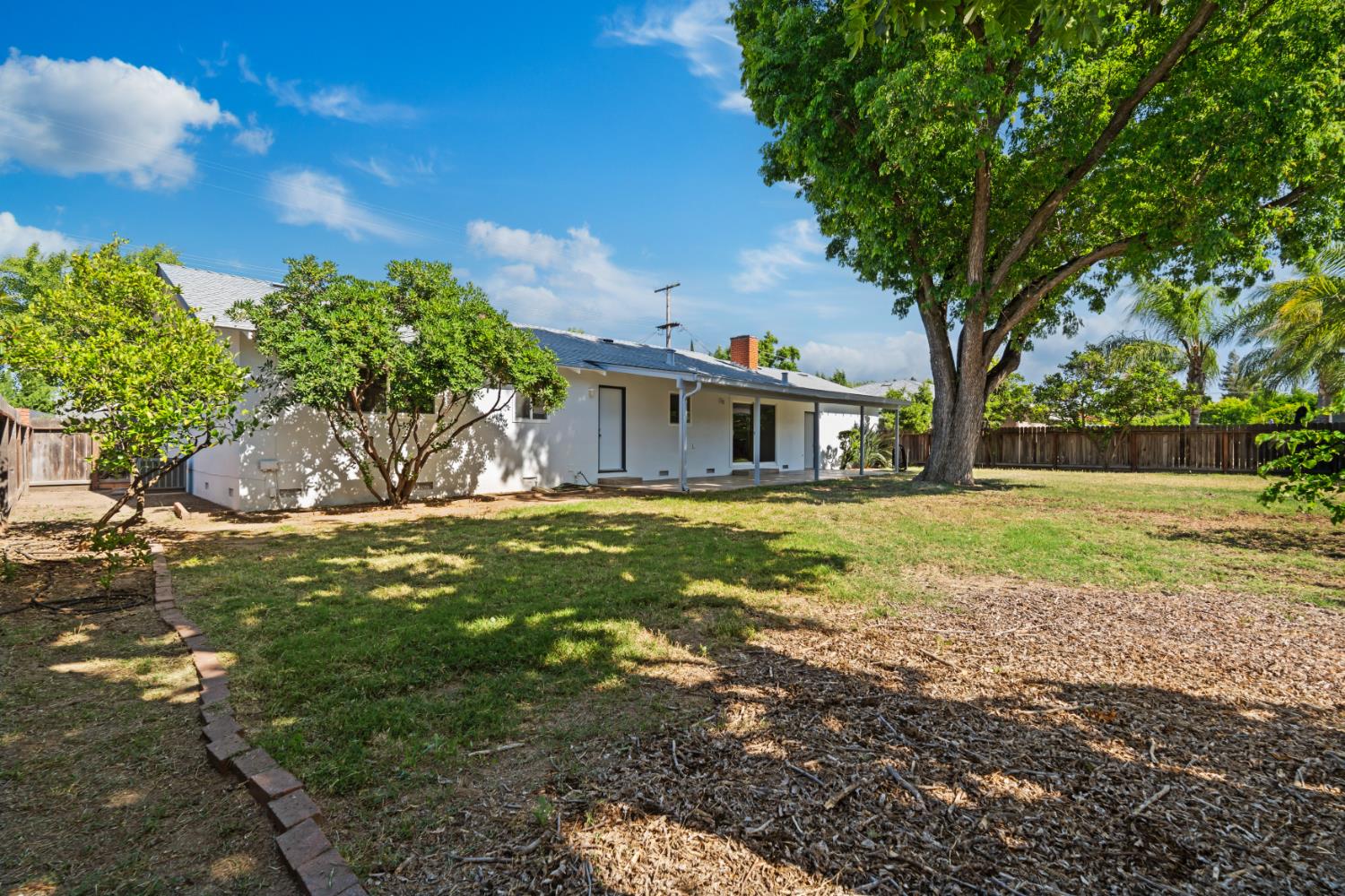 2707 Warwick Ln, Modesto, CA 95350