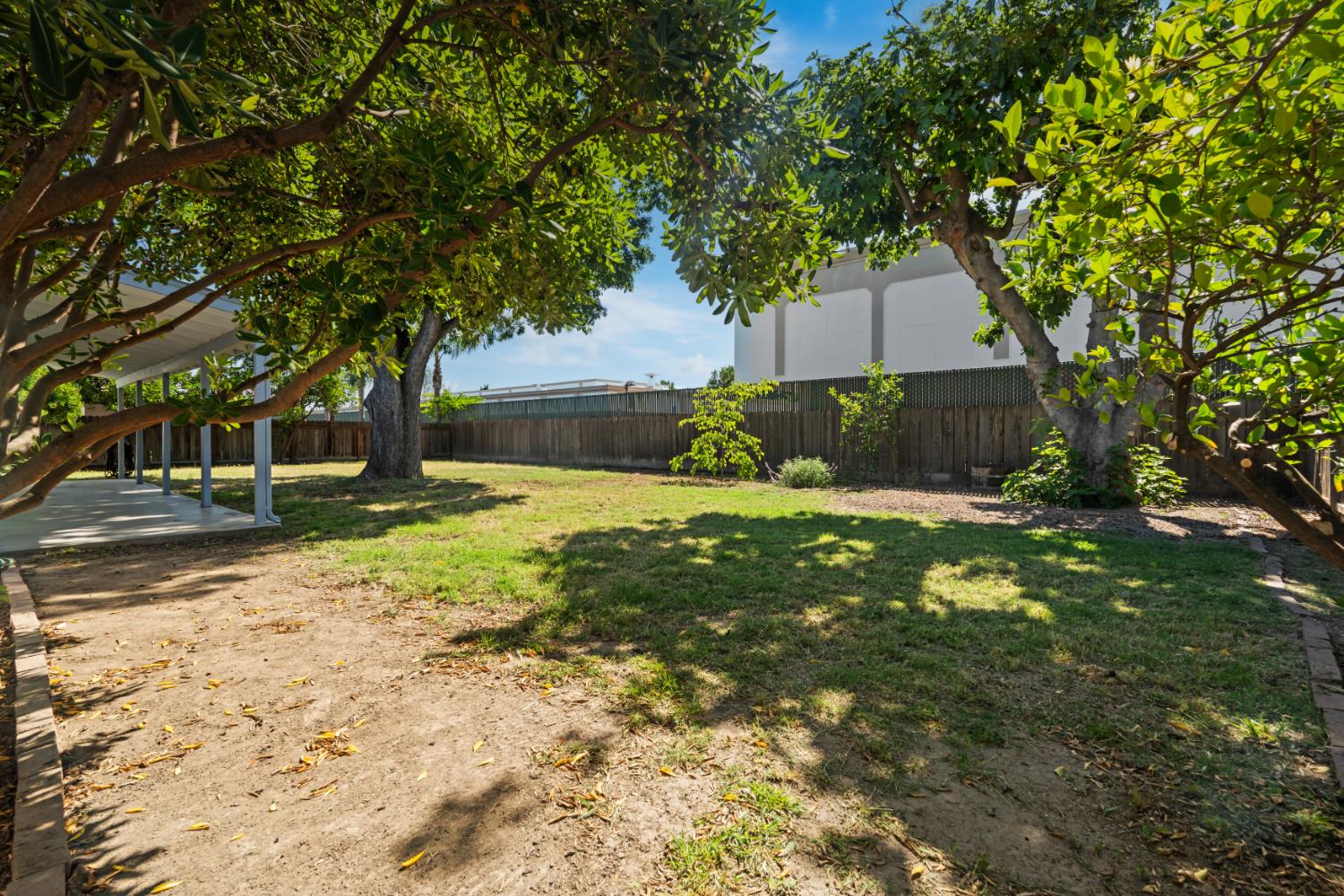 2707 Warwick Ln, Modesto, CA 95350