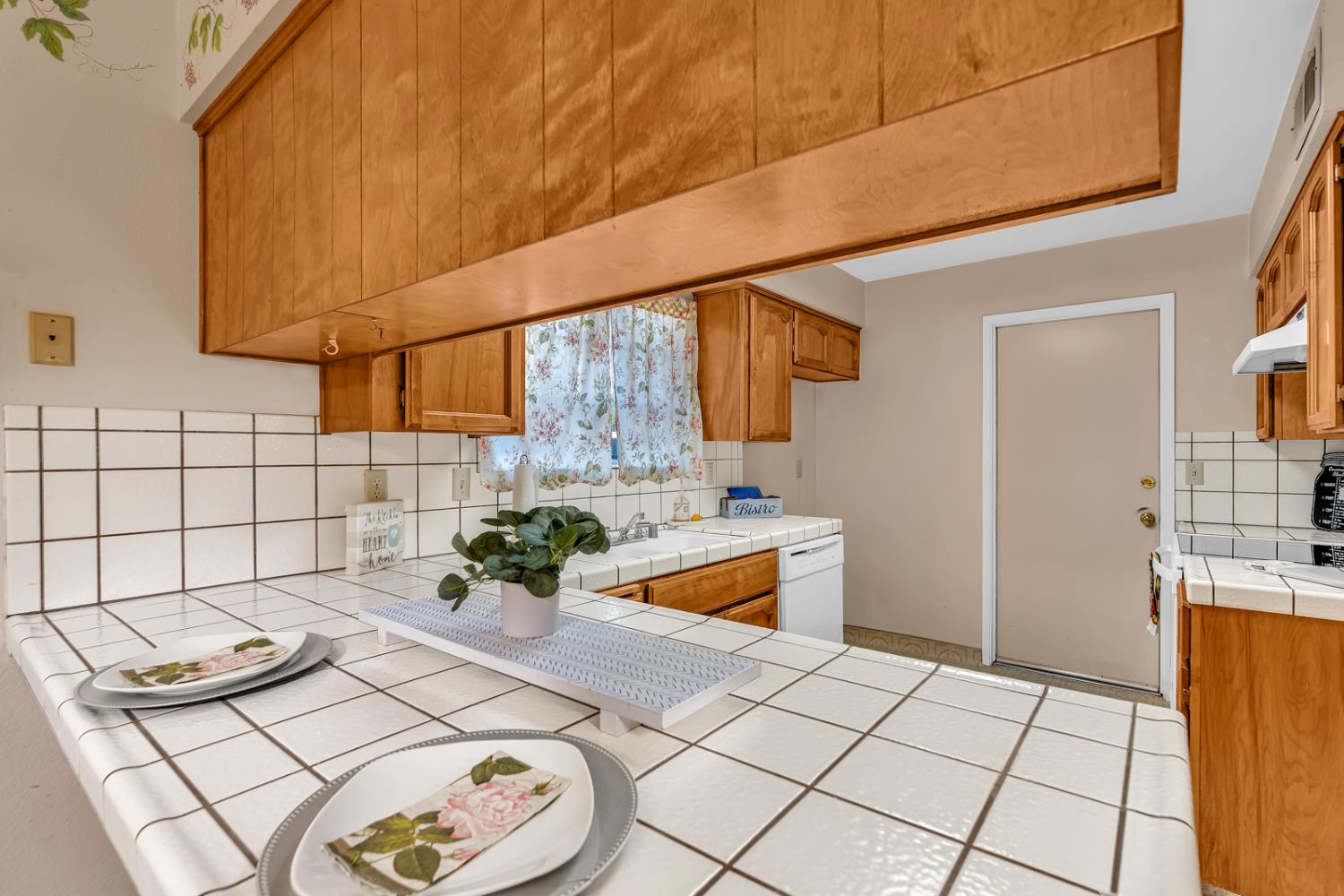 1241 Warkentin St, Kingsburg, CA 93631