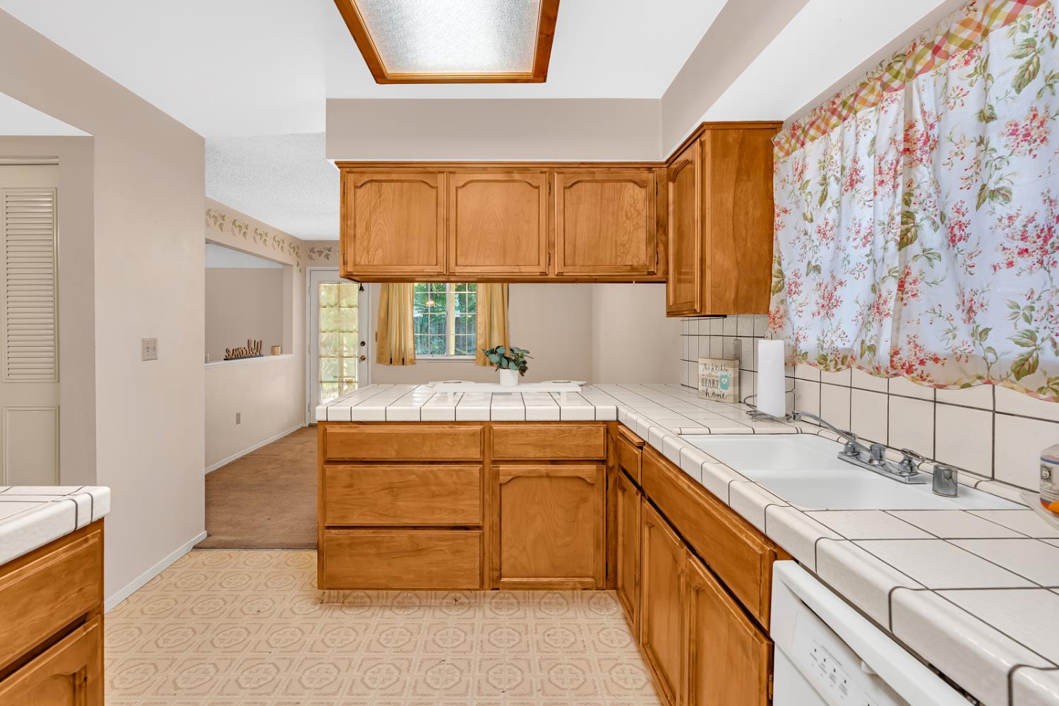 1241 Warkentin St, Kingsburg, CA 93631