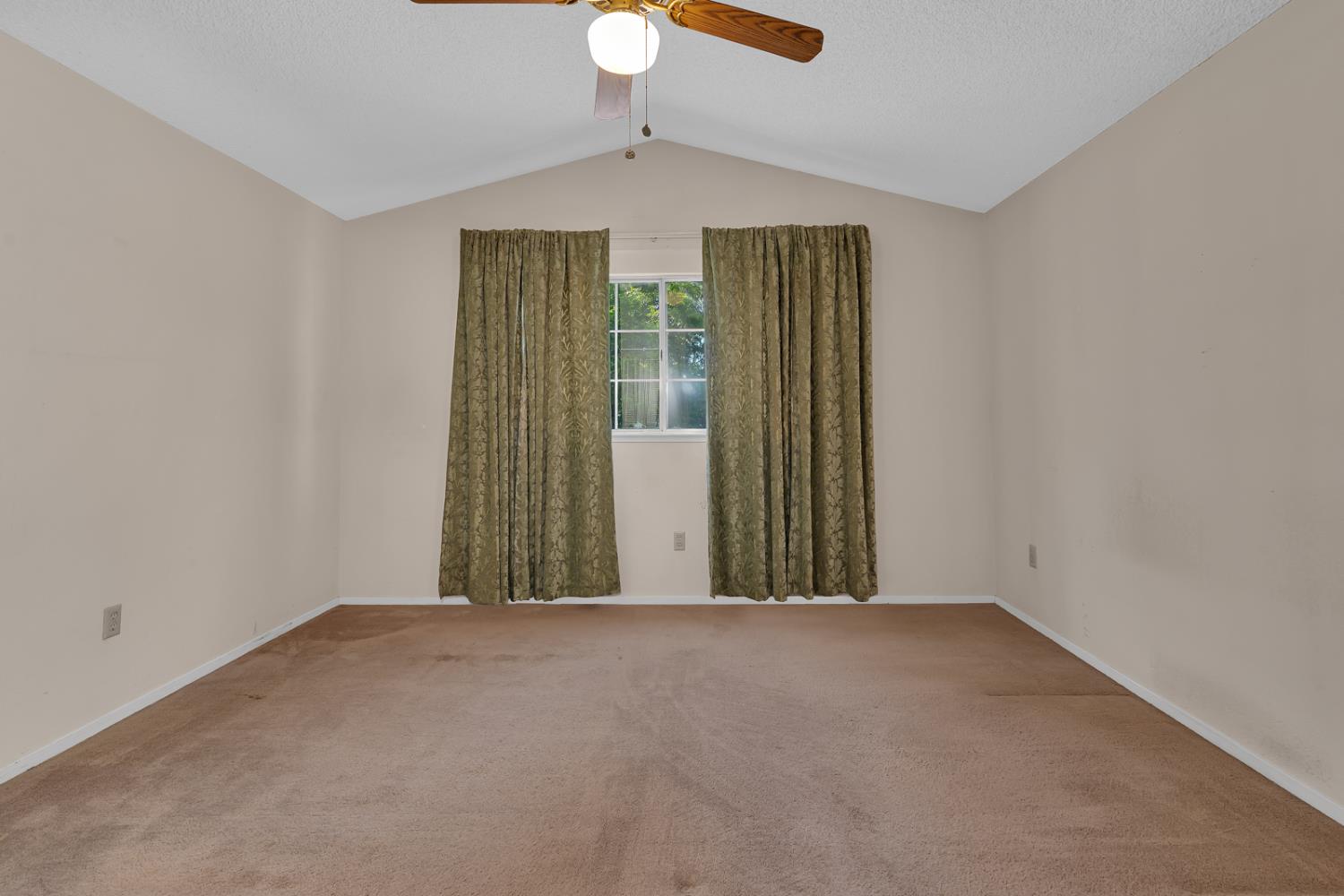 1241 Warkentin St, Kingsburg, CA 93631