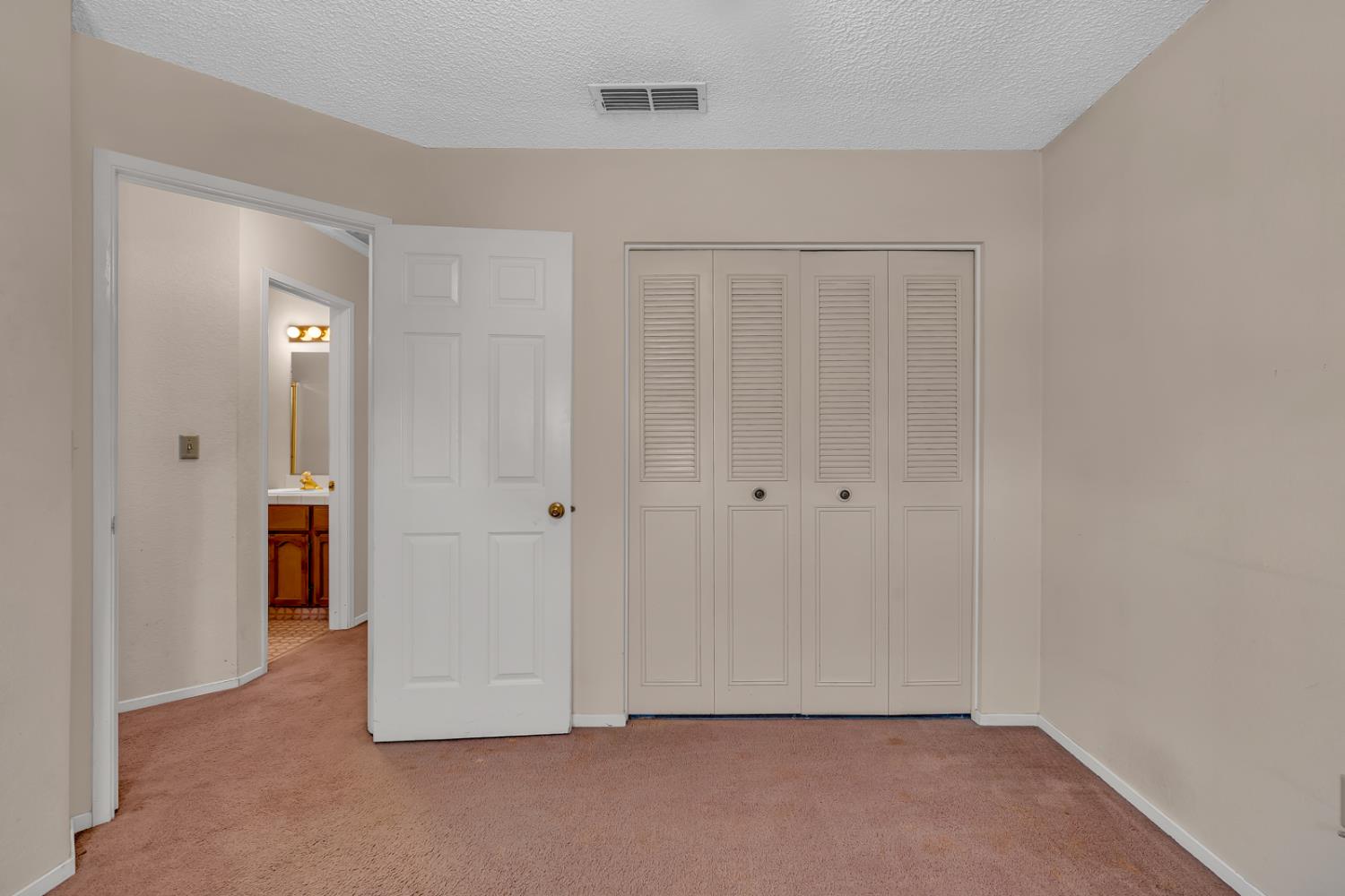 1241 Warkentin St, Kingsburg, CA 93631