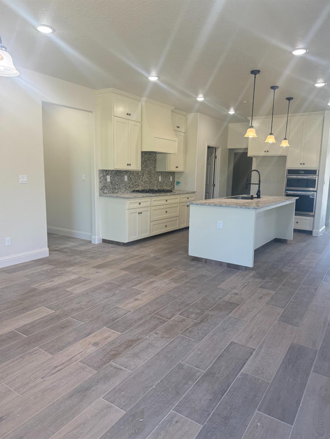 8400 Lake Shore Dr, Chowchilla, CA 93610