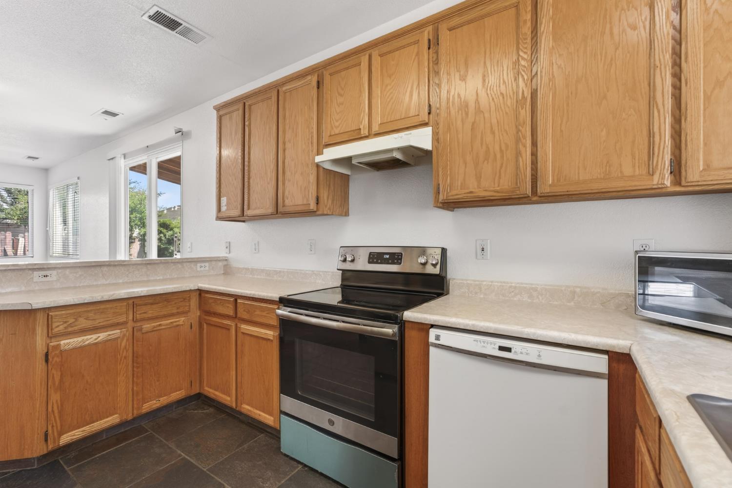 3298 Summer Creek Dr, Turlock, CA 95382