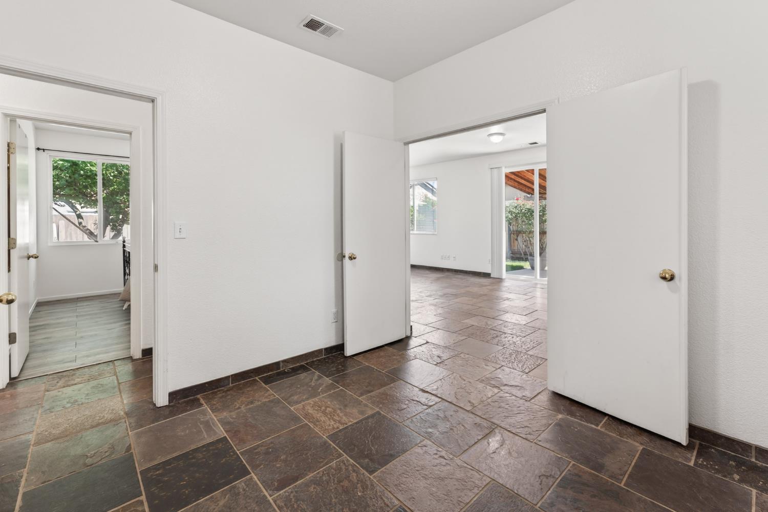 3298 Summer Creek Dr, Turlock, CA 95382