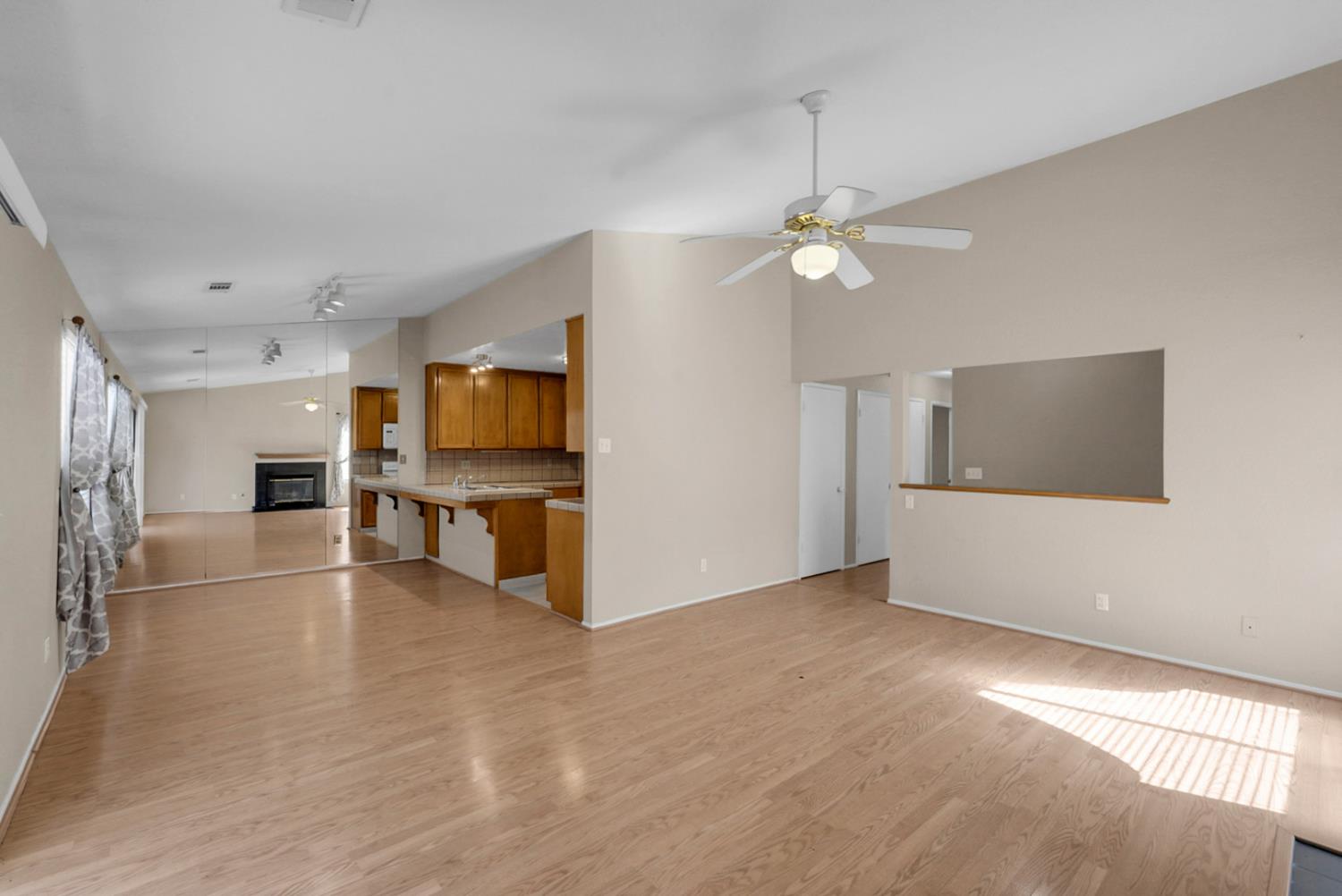 1116 Cedar Creek Dr #4, Modesto, CA 95355
