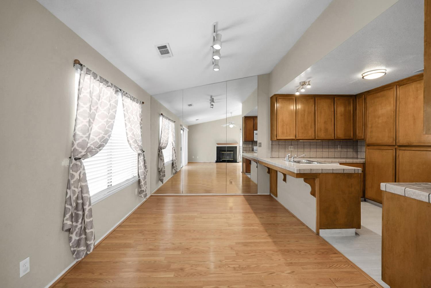 1116 Cedar Creek Dr #4, Modesto, CA 95355