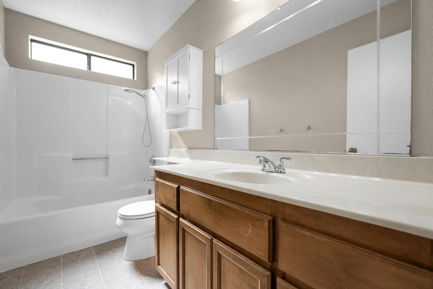 1116 Cedar Creek Dr #4, Modesto, CA 95355
