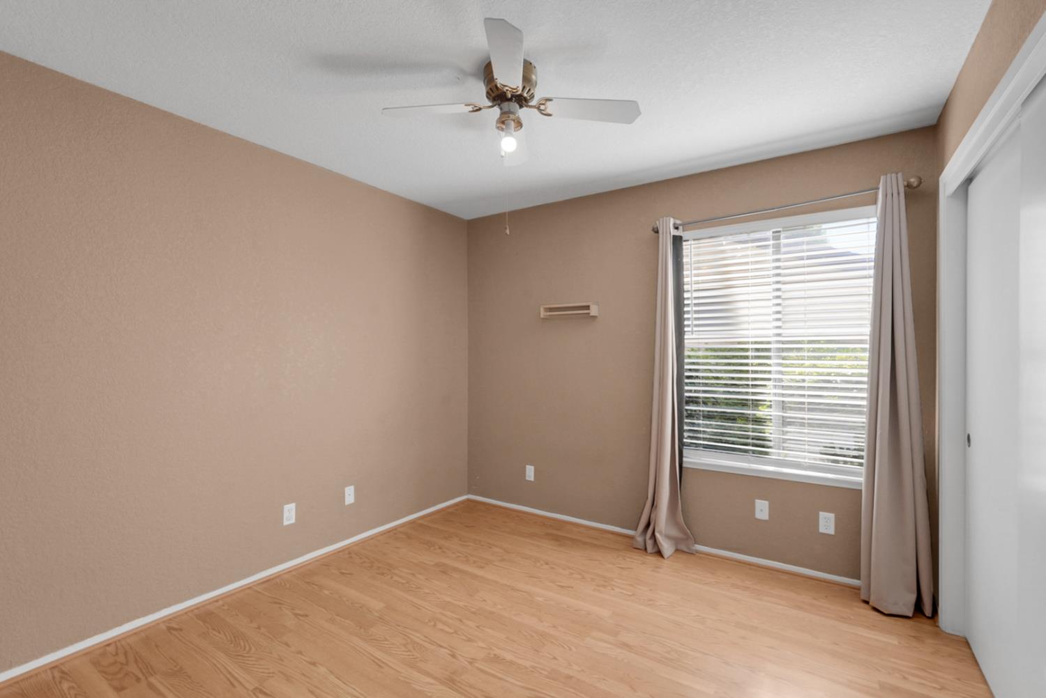 1116 Cedar Creek Dr #4, Modesto, CA 95355