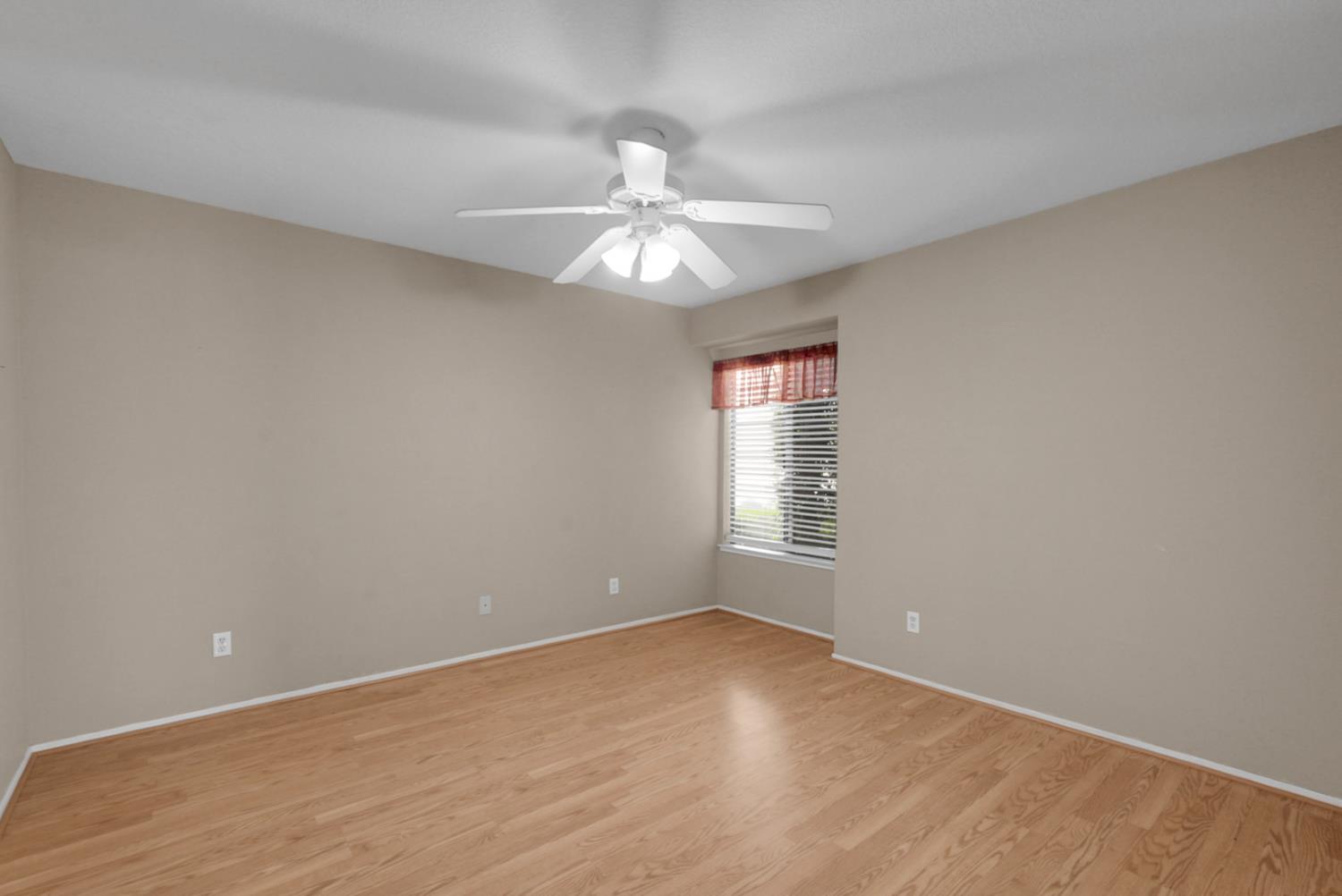 1116 Cedar Creek Dr #4, Modesto, CA 95355