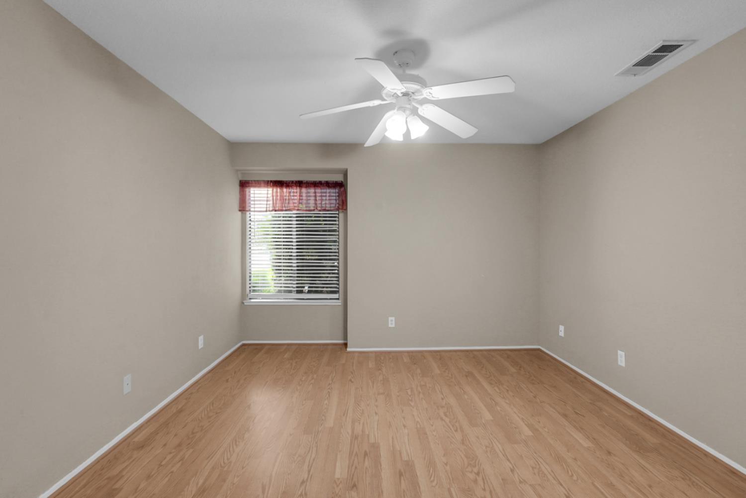 1116 Cedar Creek Dr #4, Modesto, CA 95355