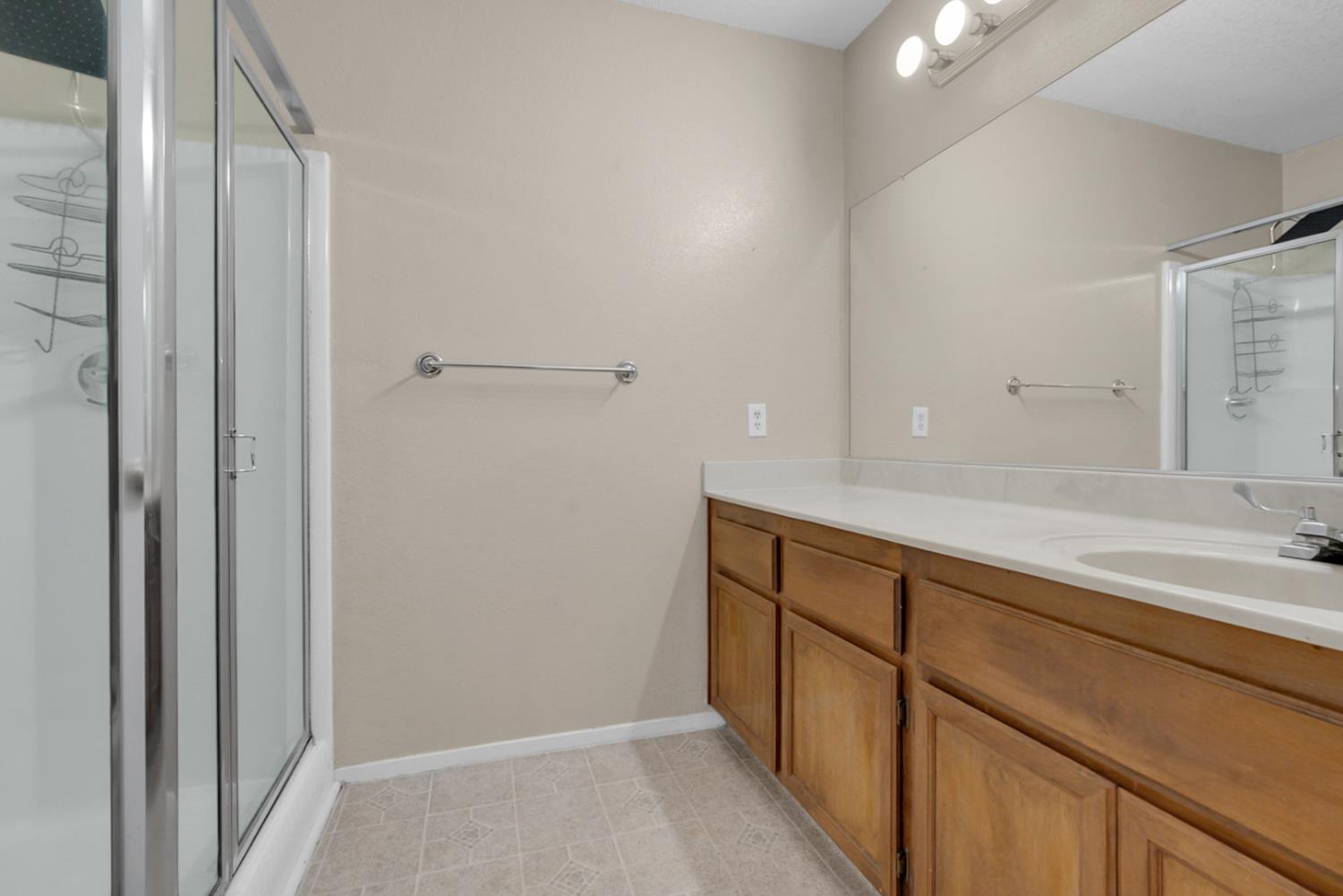 1116 Cedar Creek Dr #4, Modesto, CA 95355