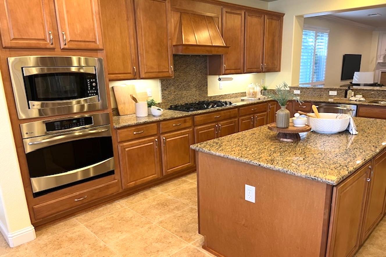 2473 Dutchwood Ln, Manteca, CA 95336