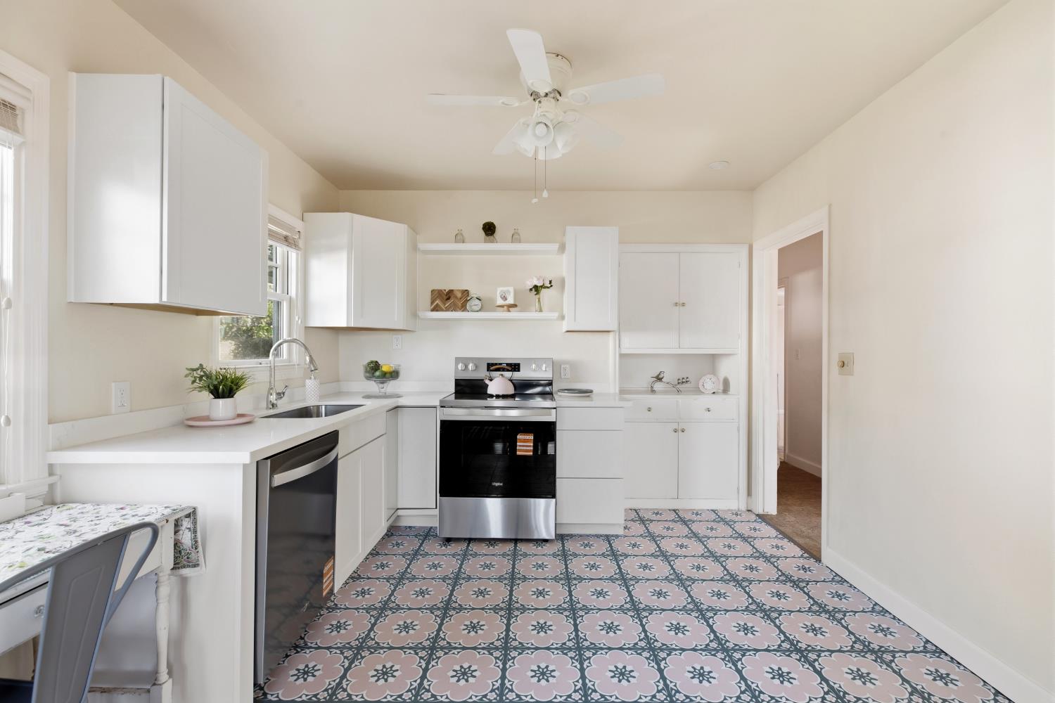 1246 E Canal Dr, Turlock, CA 95380