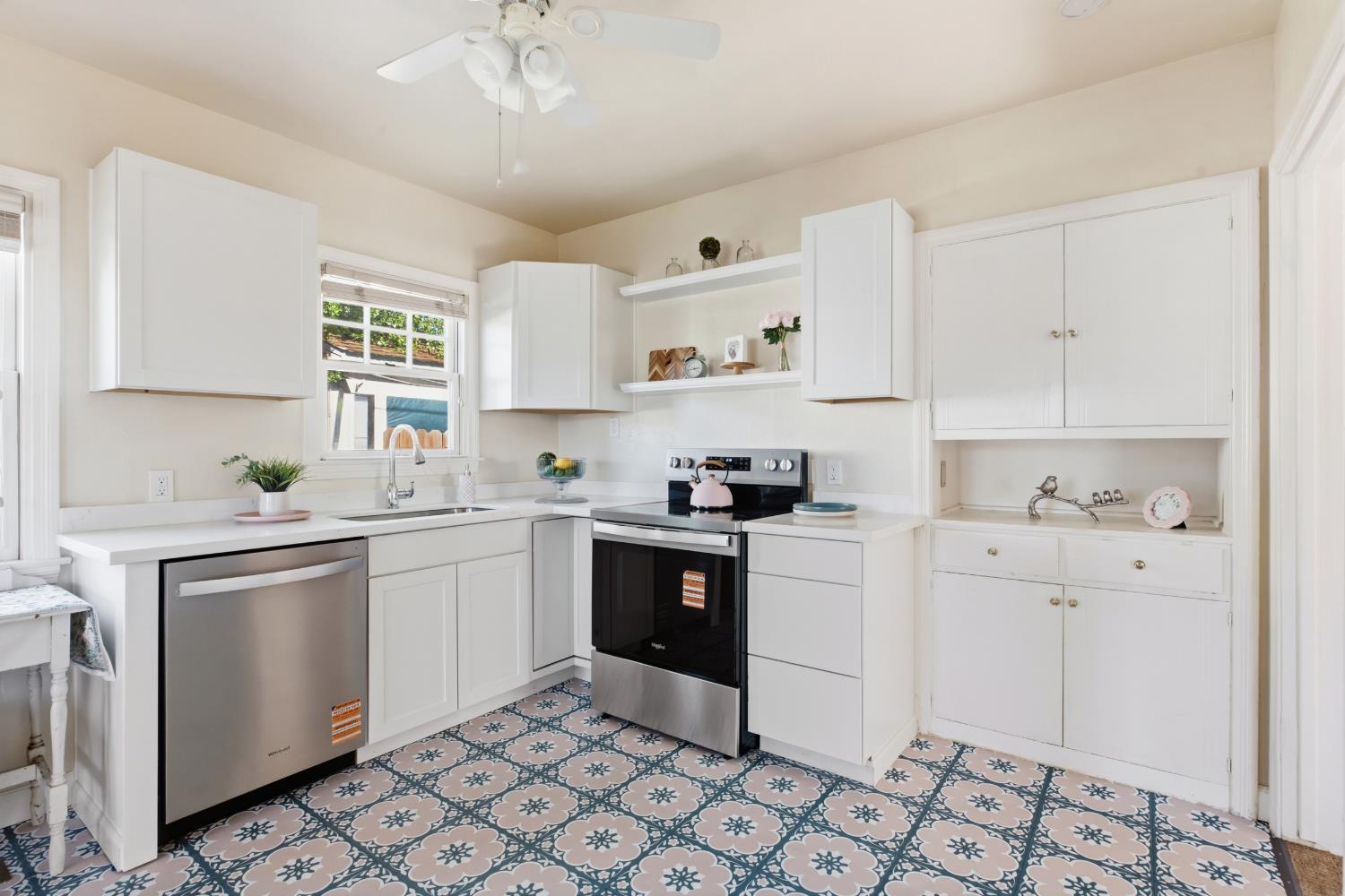 1246 E Canal Dr, Turlock, CA 95380