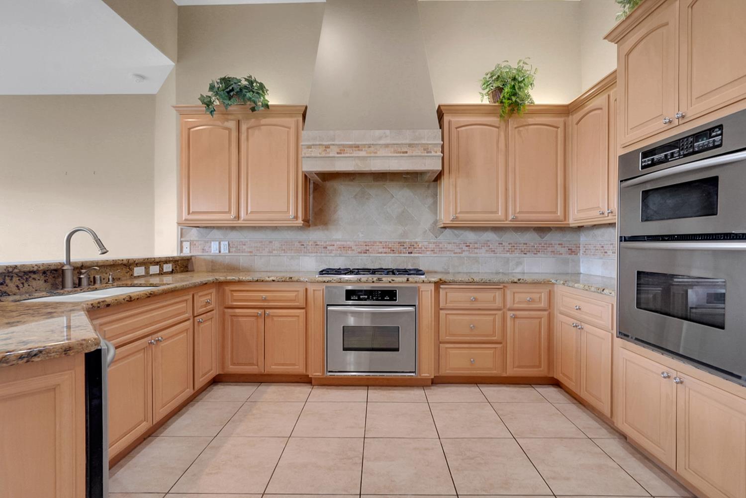 3010 Golf Dr, Chowchilla, CA 93610