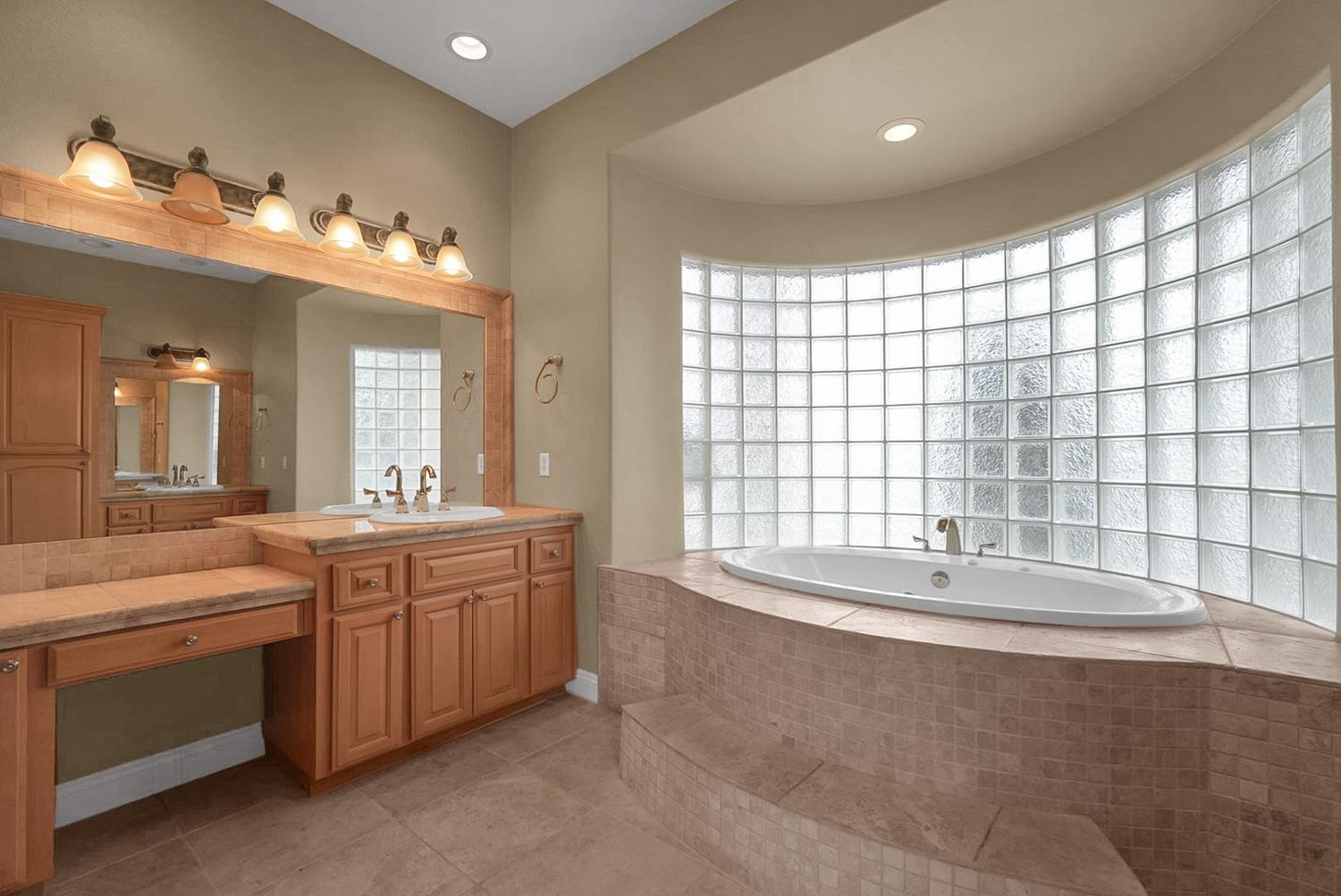 3010 Golf Dr, Chowchilla, CA 93610