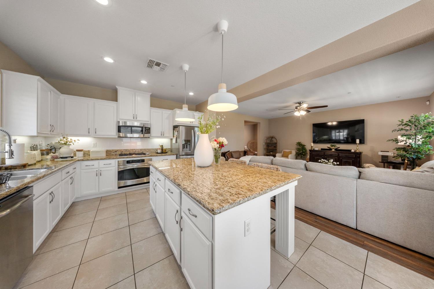 1046 Shady Grove St, Manteca, CA 95336
