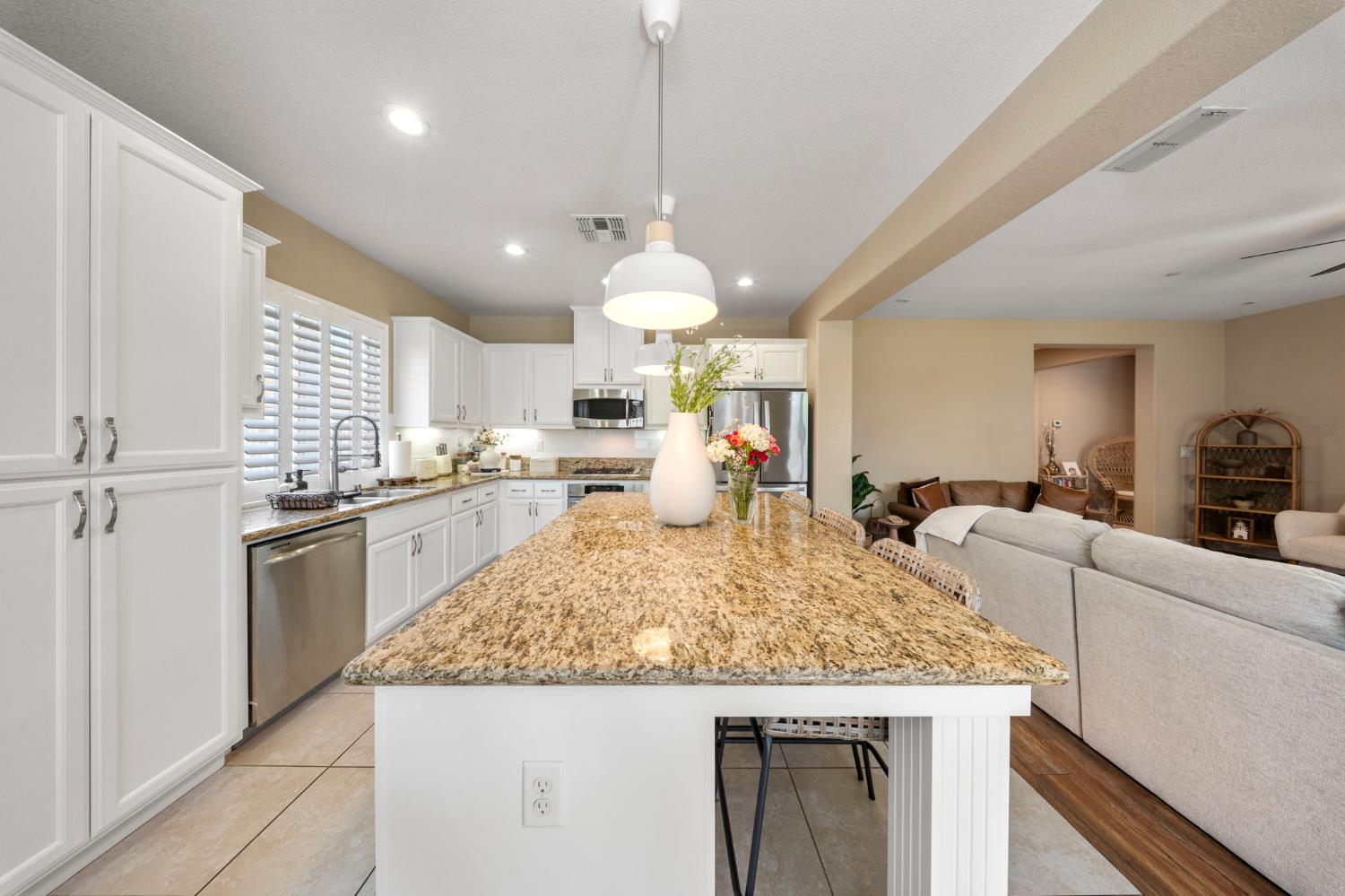 1046 Shady Grove St, Manteca, CA 95336