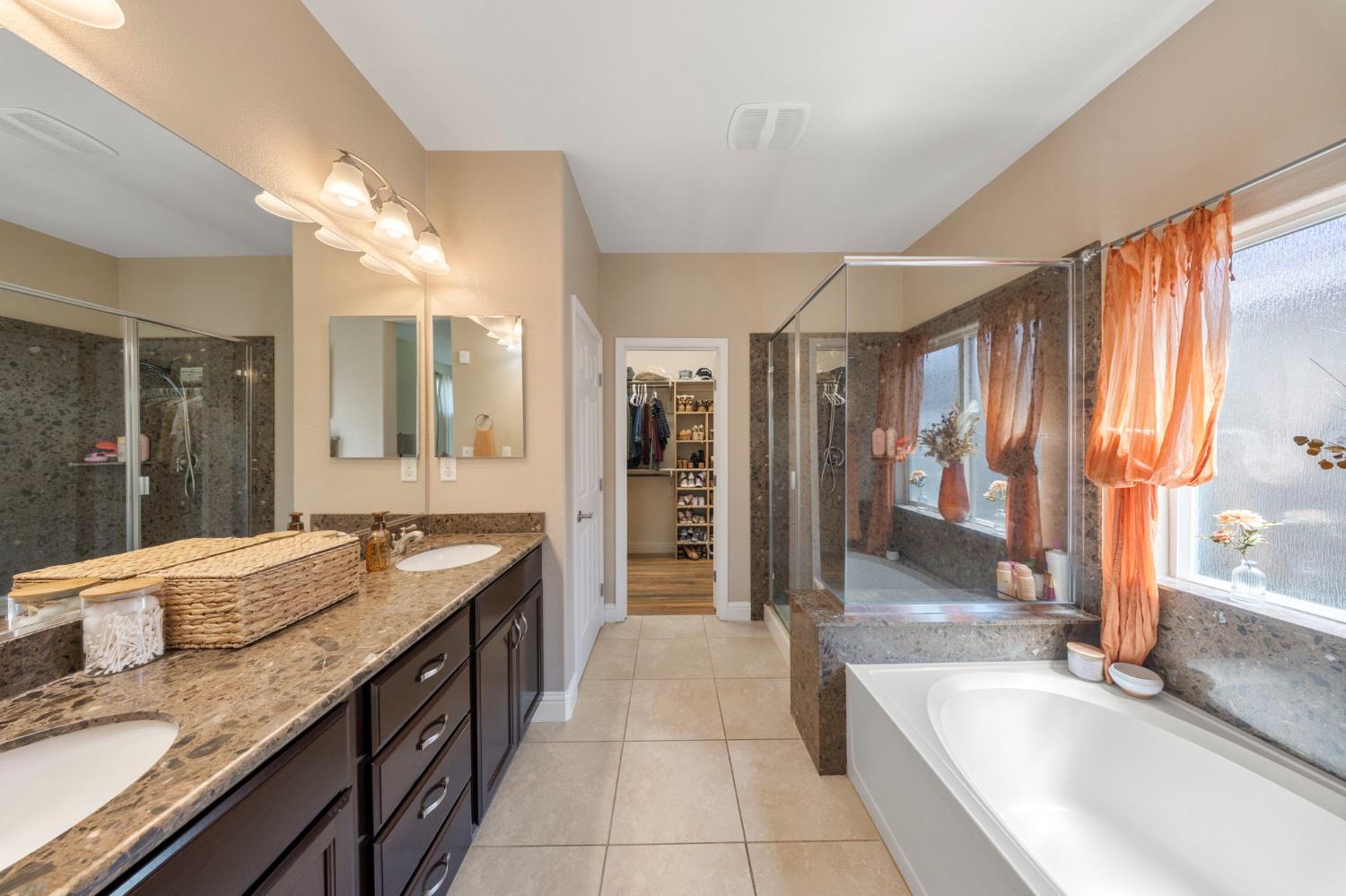 1046 Shady Grove St, Manteca, CA 95336