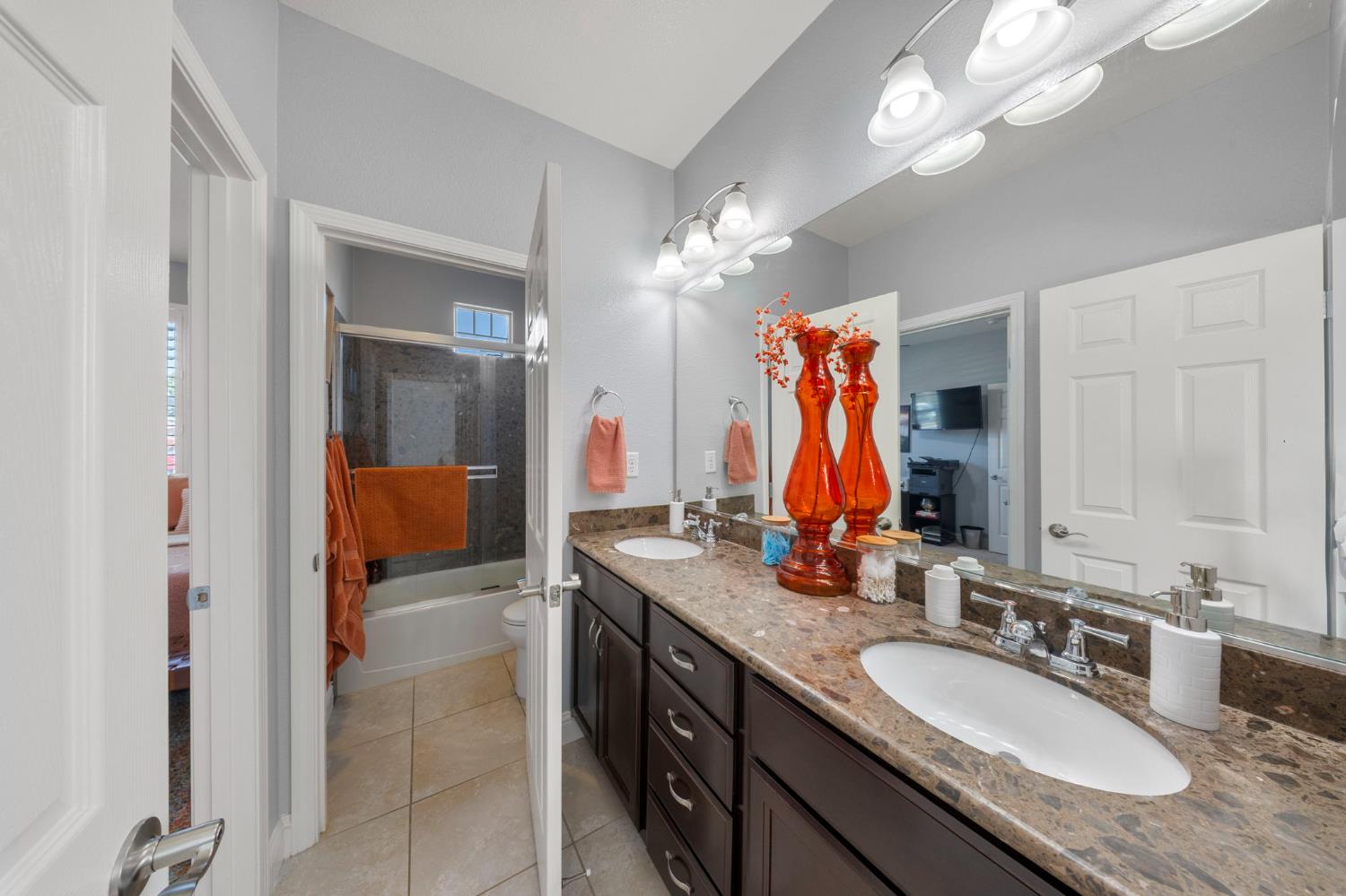 1046 Shady Grove St, Manteca, CA 95336