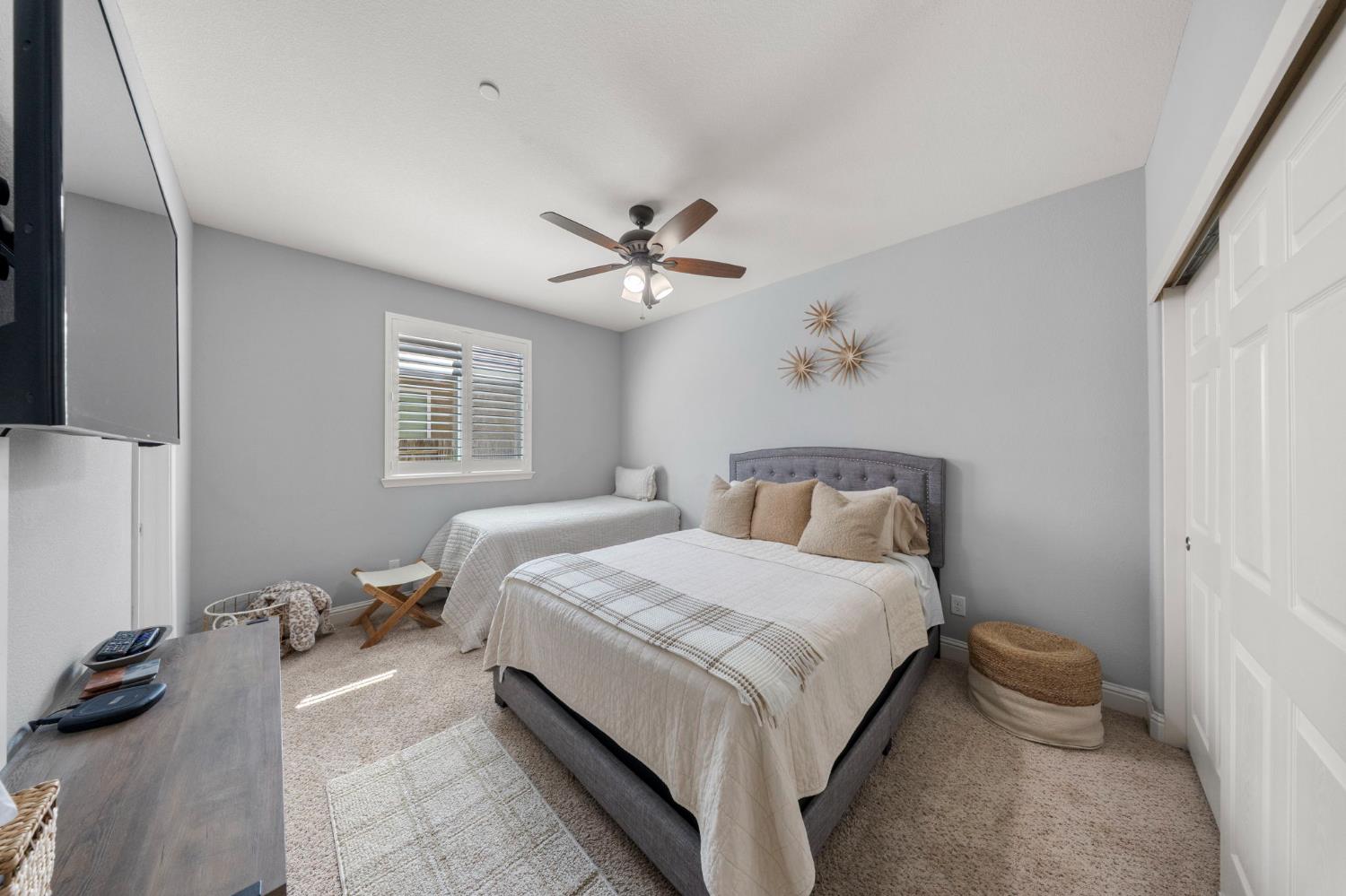 1046 Shady Grove St, Manteca, CA 95336