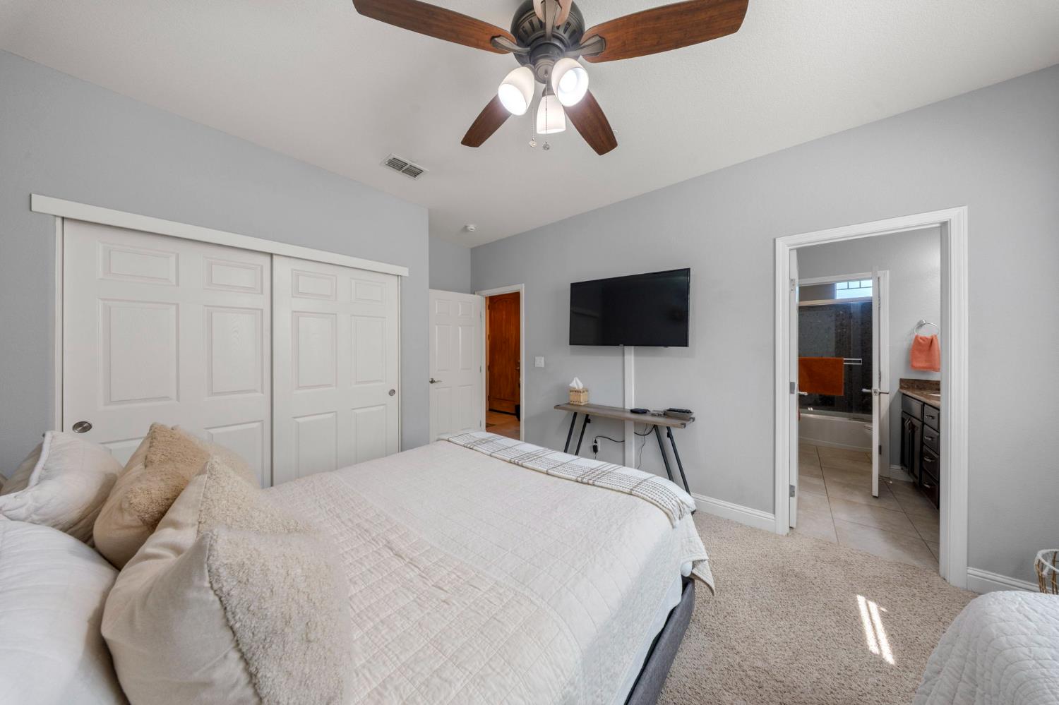 1046 Shady Grove St, Manteca, CA 95336