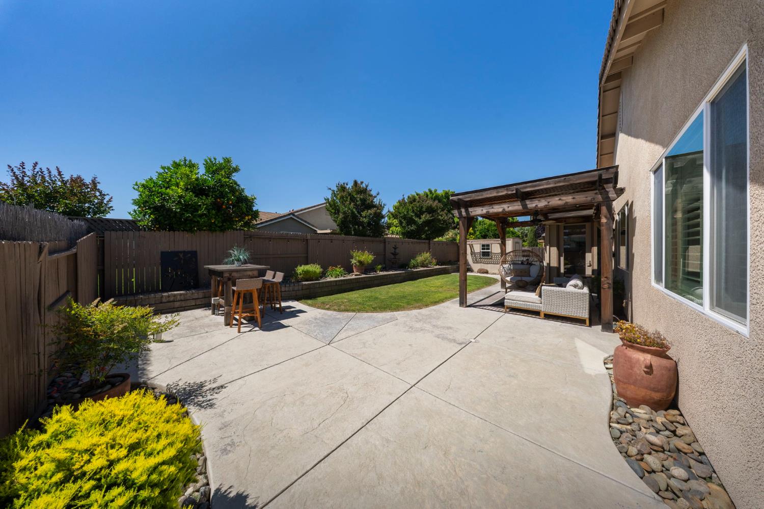 1046 Shady Grove St, Manteca, CA 95336
