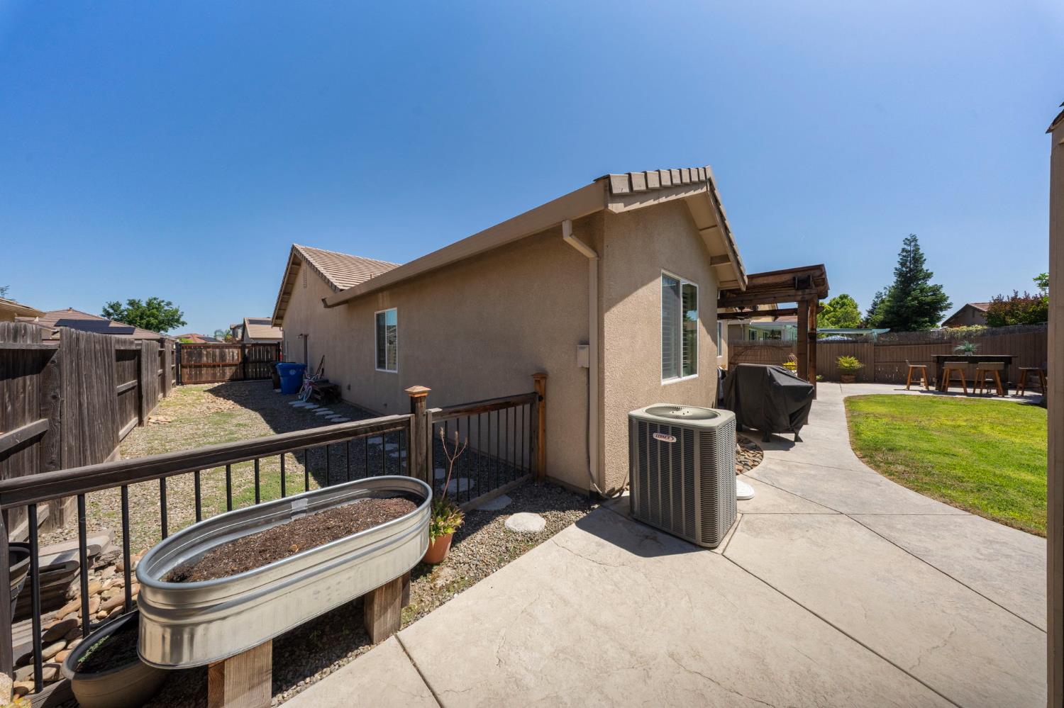 1046 Shady Grove St, Manteca, CA 95336