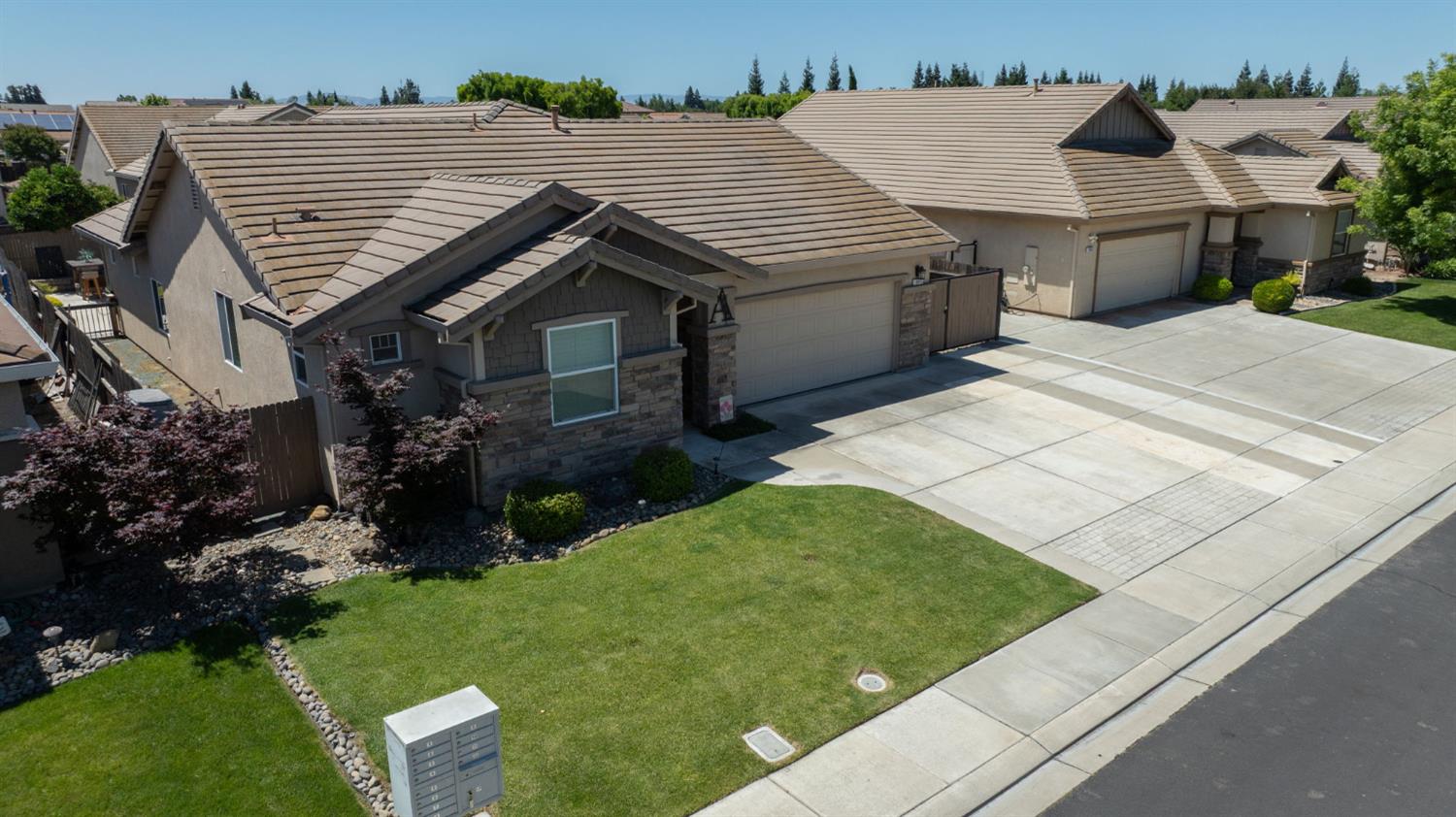 1046 Shady Grove St, Manteca, CA 95336