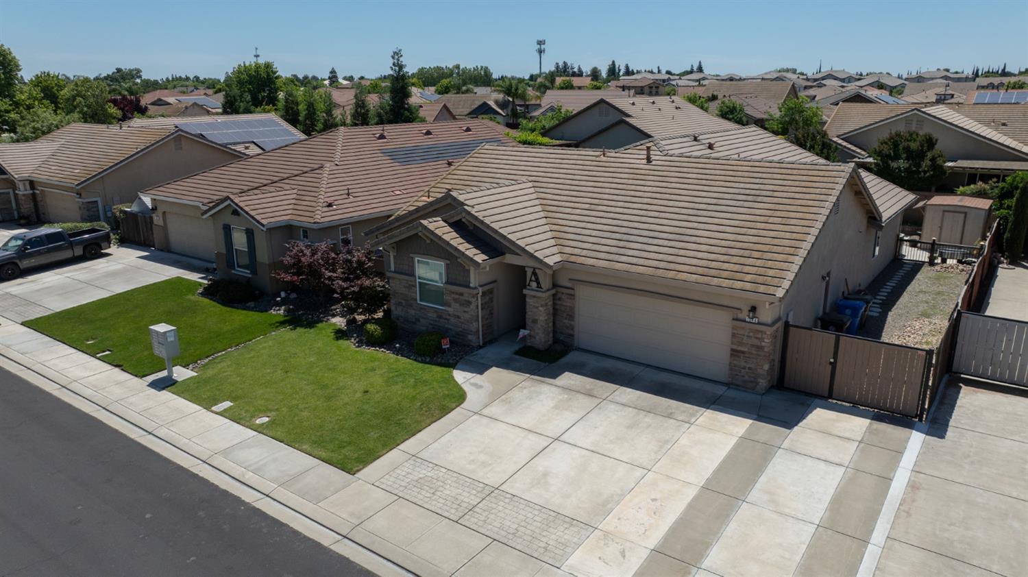 1046 Shady Grove St, Manteca, CA 95336
