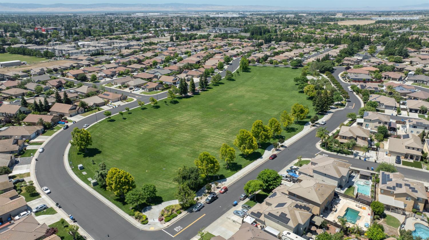 1046 Shady Grove St, Manteca, CA 95336