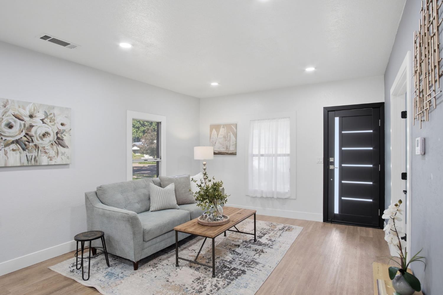752 Mitchell, Turlock, CA 95380