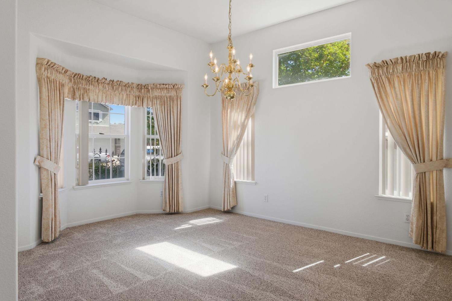 1738 Winchester Dr, Manteca, CA 95336