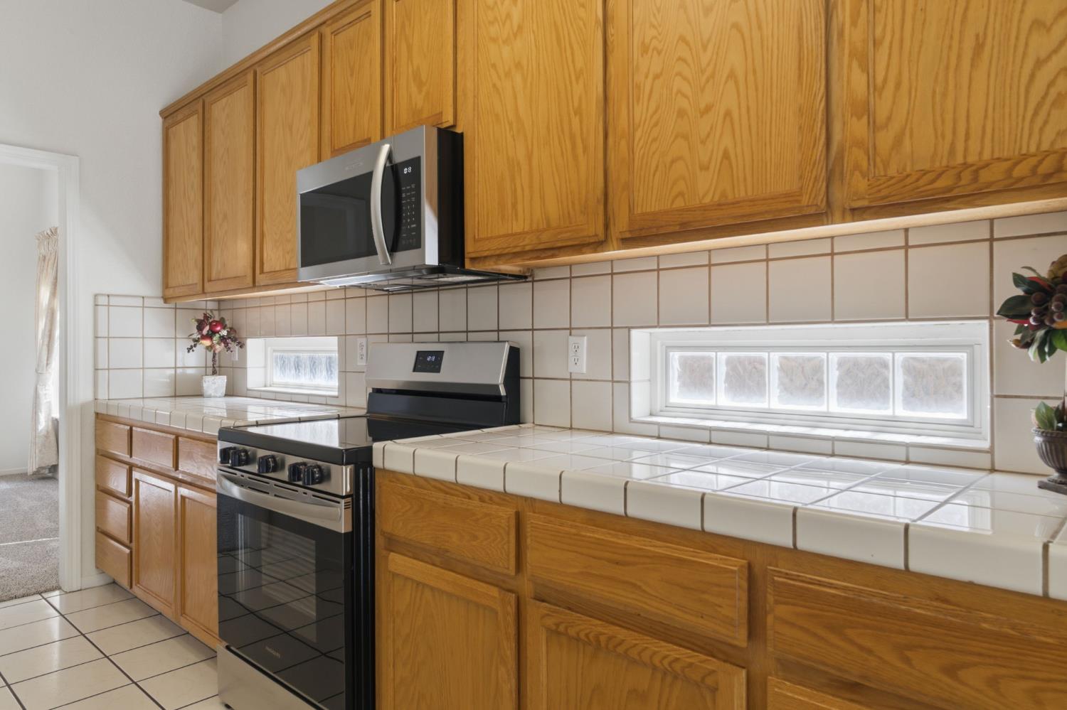 1738 Winchester Dr, Manteca, CA 95336