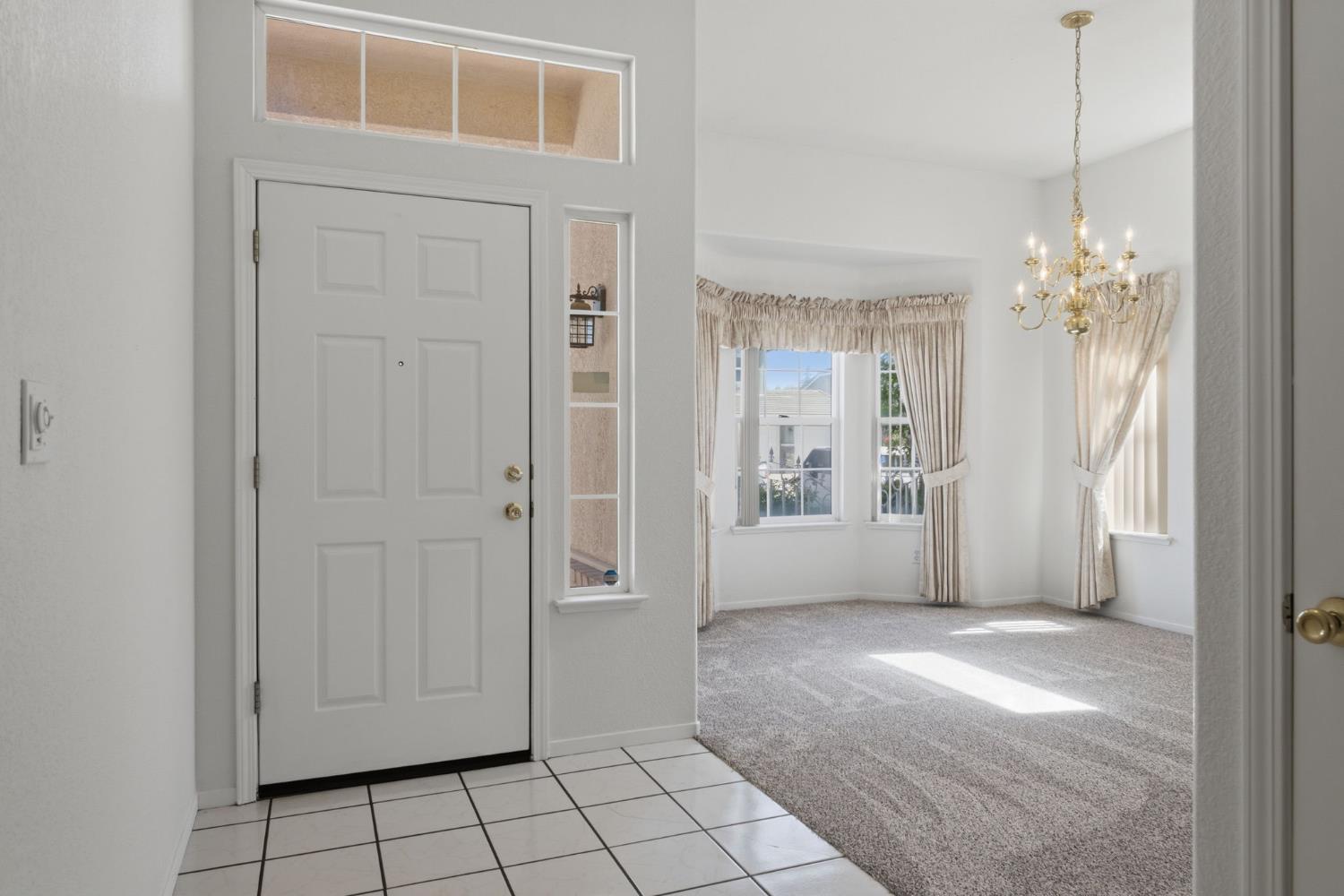 1738 Winchester Dr, Manteca, CA 95336