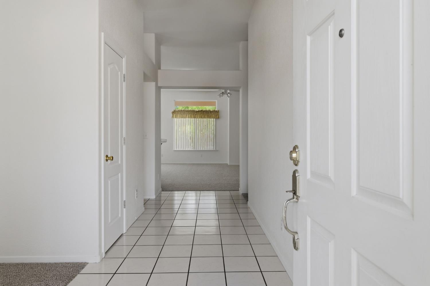 1738 Winchester Dr, Manteca, CA 95336